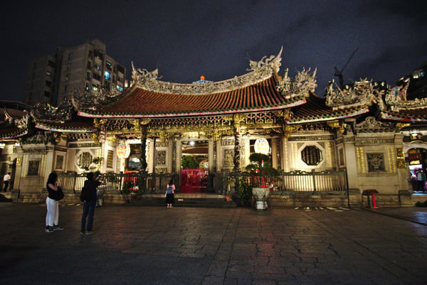 Longshan Temple, Taipei, Taiwan – Taipei Walking Tours