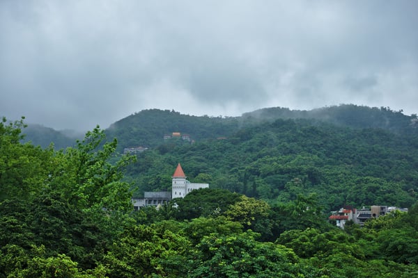 Exploring Taipei – walking from the National Palace Museum to our hotel. Taipei, Taiwan