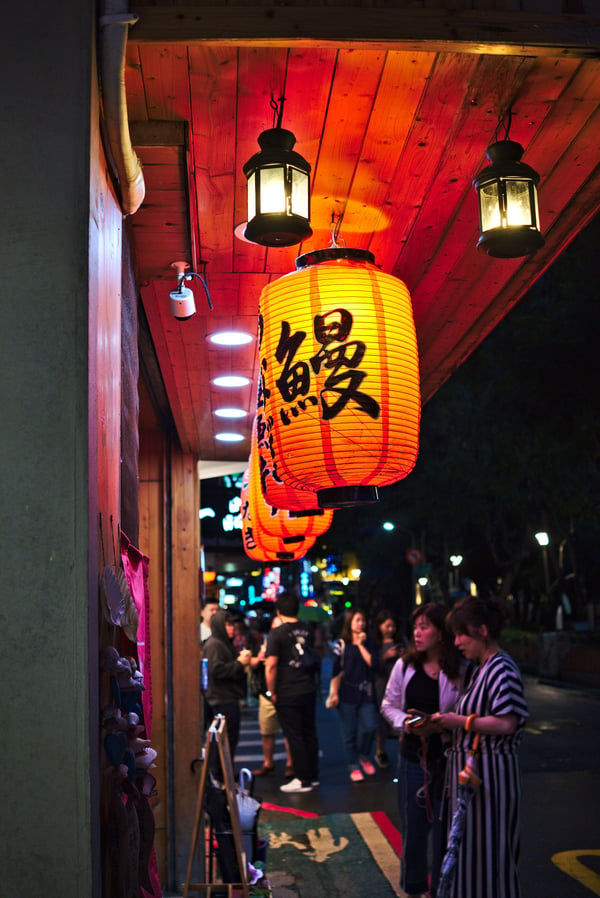 Illuminated lanterns & street views – Taipei, Taiwan
