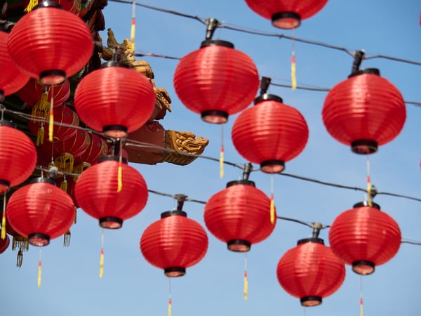Thean Hou Temple, lanterns out of focus, dragon focused, Kuala Lumpur, Malaysia