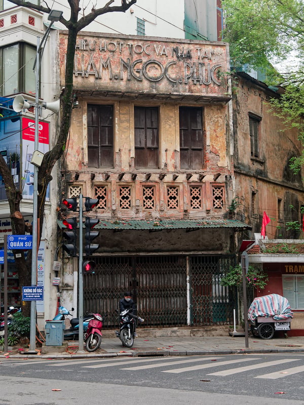 Street views walking around Ha Noi, Vietnam