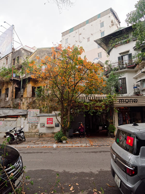 Street views walking around Ha Noi, Vietnam