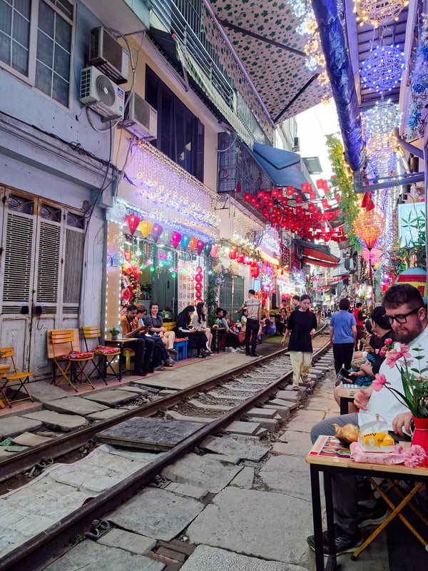 Train street Ha Noi, Vietnam