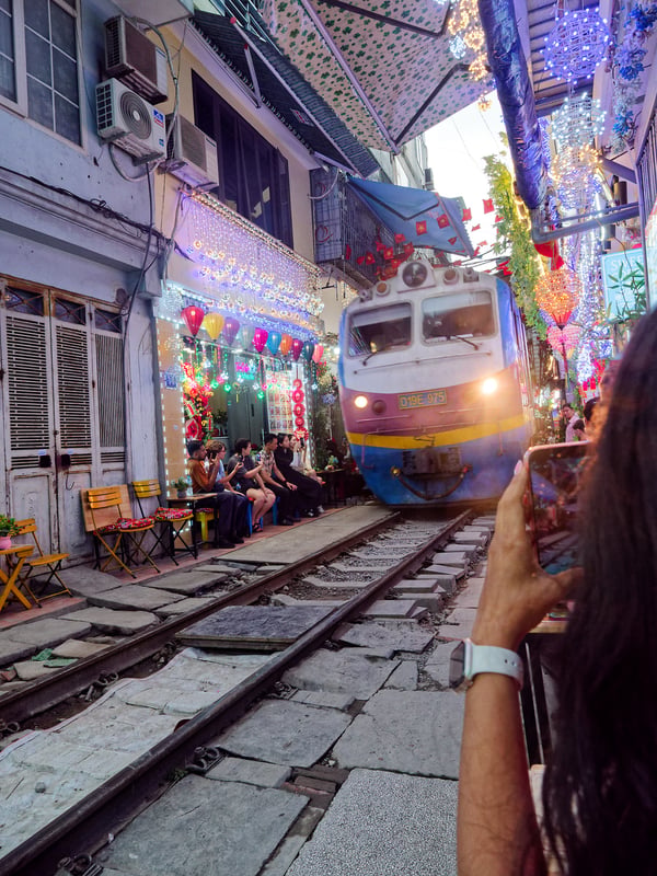 Train street Ha Noi, Vietnam
