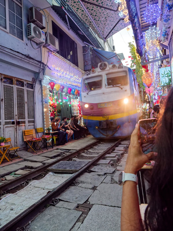 Train street Ha Noi, Vietnam
