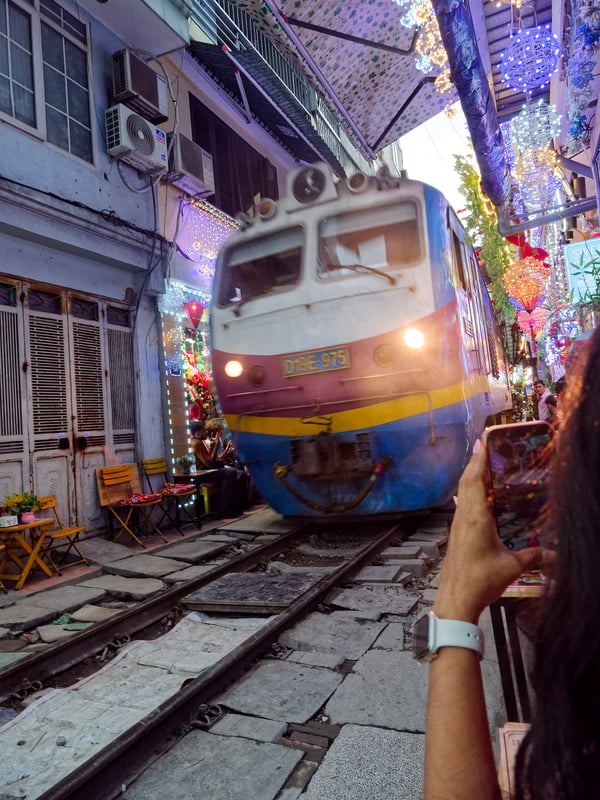 Train street Ha Noi, Vietnam