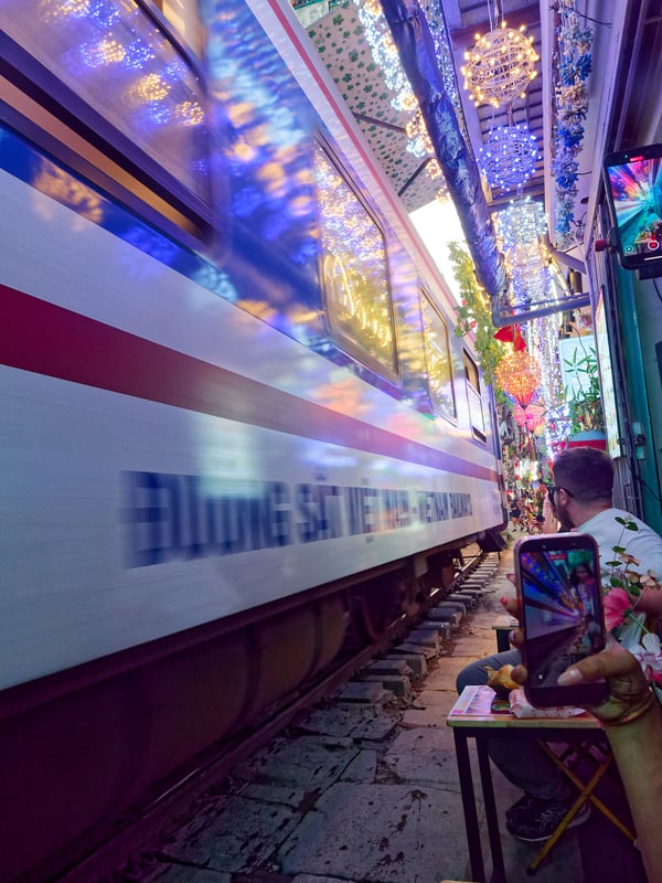 Train street Ha Noi, Vietnam