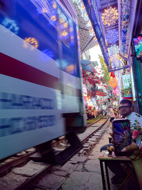 Train street Ha Noi, Vietnam