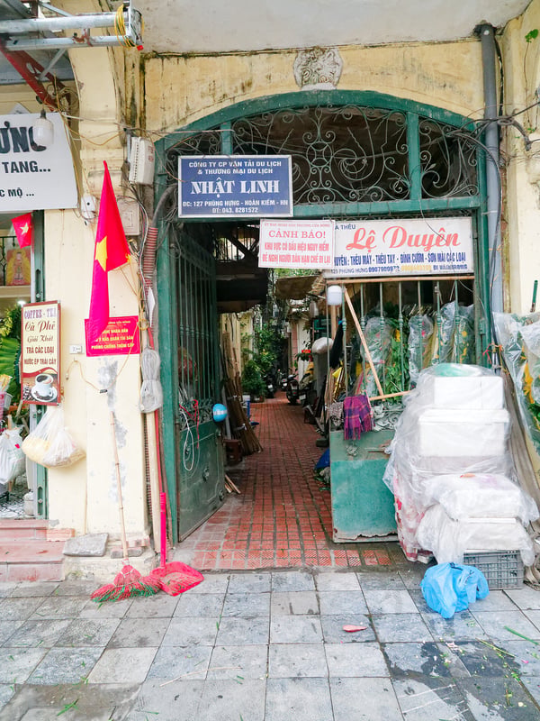 Street views, walking around Ha Noi, Vietnam