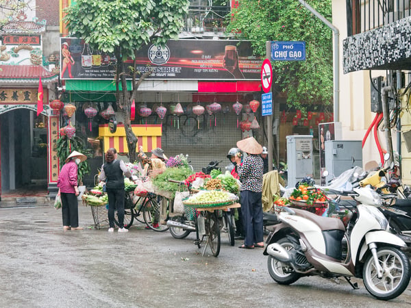 Street views, walking around Ha Noi, Vietnam