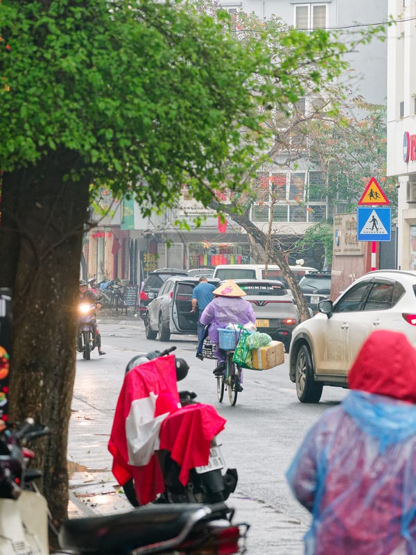 Street views, walking around Ha Noi, Vietnam