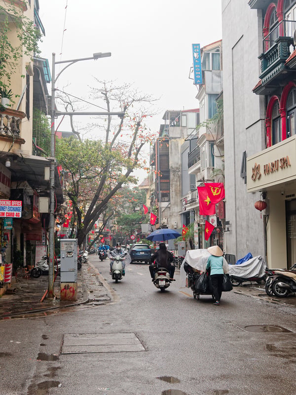 Street views, walking around Ha Noi, Vietnam