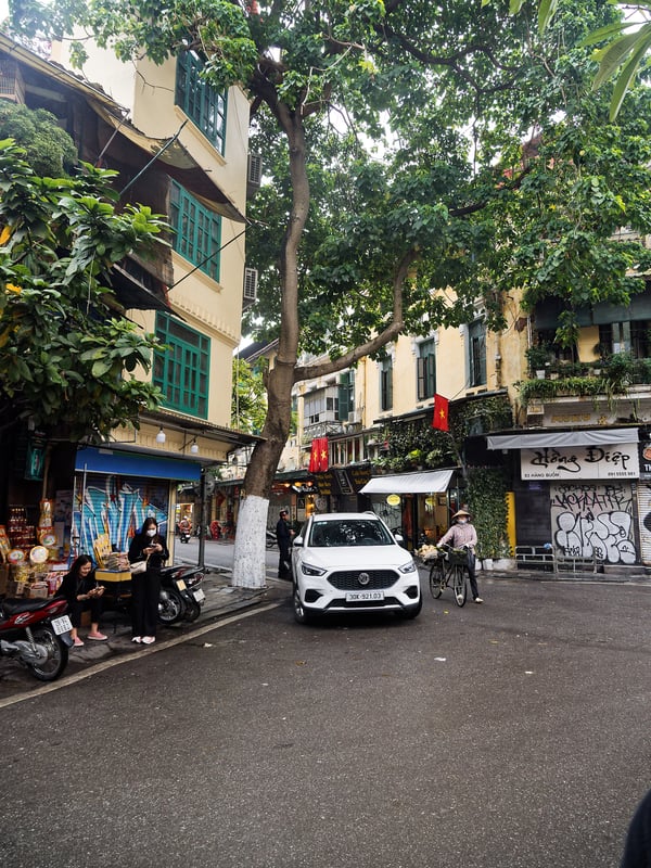 Street views, walking around Ha Noi, Vietnam