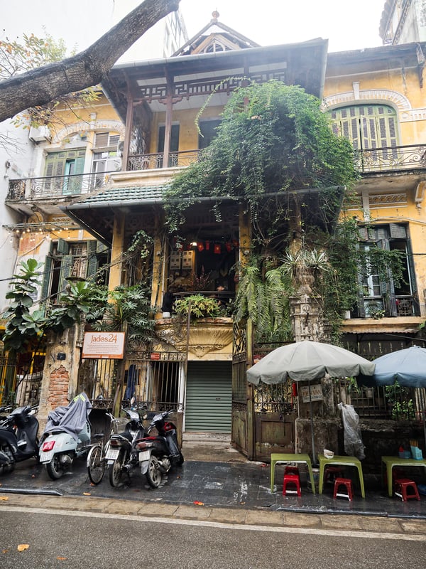 Street views, walking around Ha Noi, Vietnam