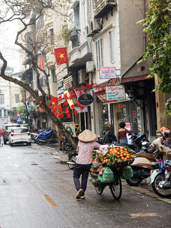Street views, walking around Ha Noi, Vietnam