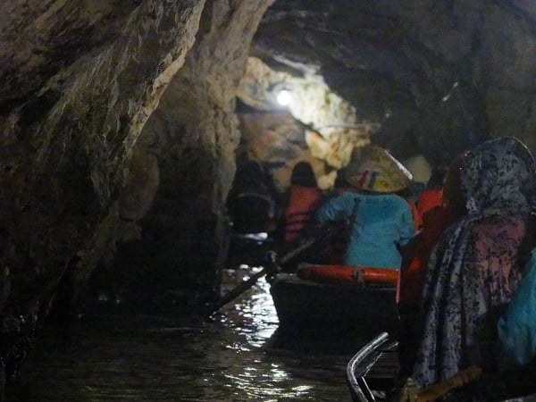 Tràng An, cliff/cave views from the boat, Ha Noi, Vietnam