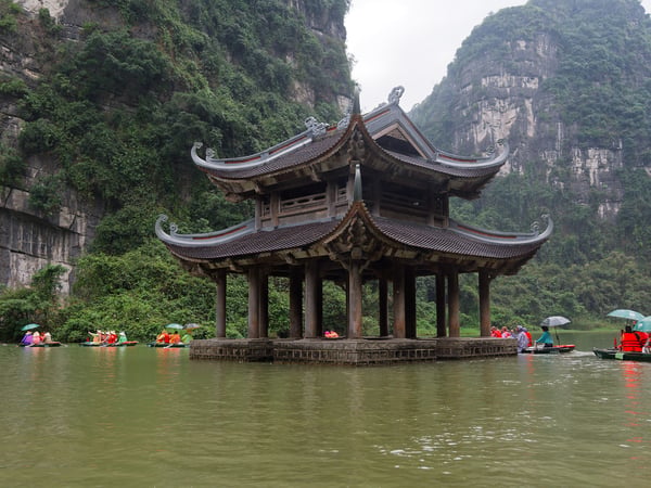 Tràng An, cliff/cave views from the boat, Ha Noi, Vietnam