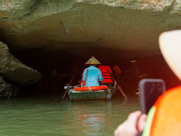 Tràng An, cliff/cave views from the boat, Ha Noi, Vietnam
