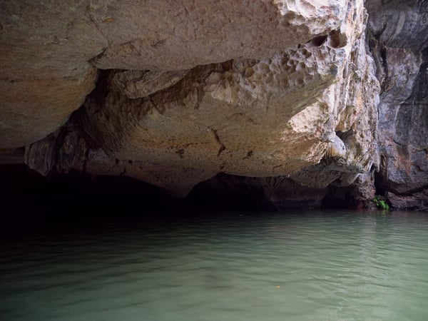 Tràng An, cliff/cave views from the boat, Ha Noi, Vietnam