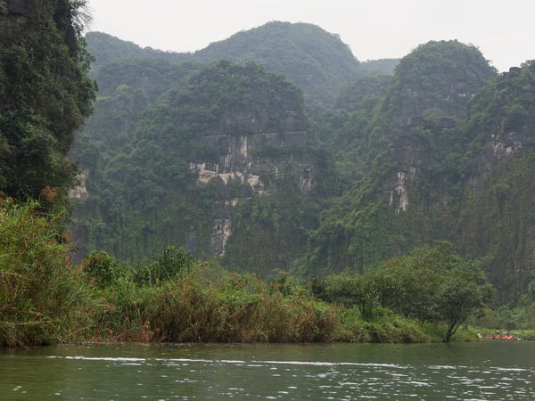 Tràng An, cliff/cave views from the boat, Ha Noi, Vietnam