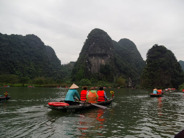 Tràng An, cliff/cave views from the boat, Ha Noi, Vietnam