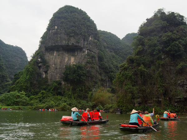 Tràng An, cliff/cave views from the boat, Ha Noi, Vietnam