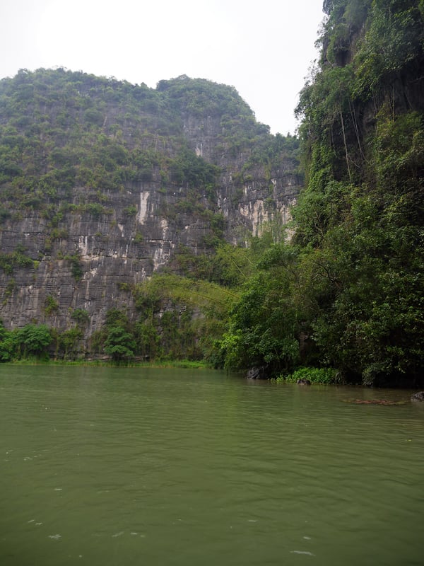 Tràng An, cliff/cave views from the boat, Ha Noi, Vietnam