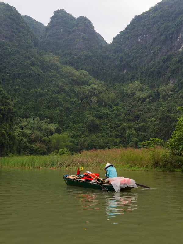Tràng An, cliff/cave views from the boat, Ha Noi, Vietnam