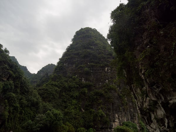 Tràng An, cliff/cave views from the boat, Ha Noi, Vietnam