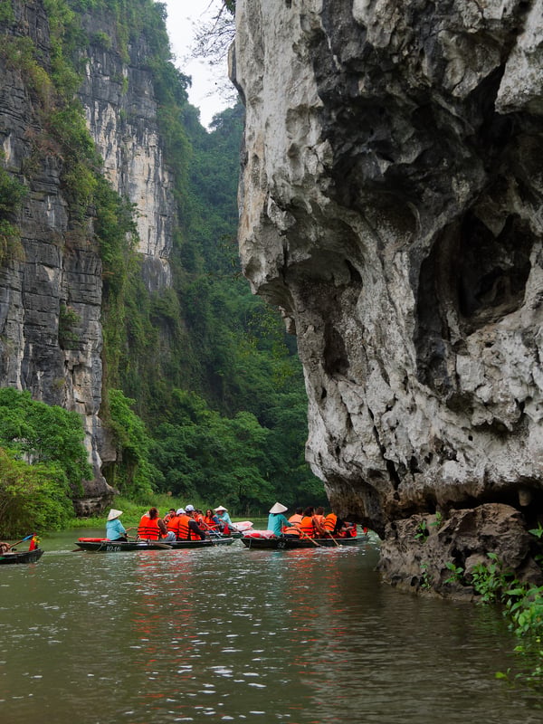 Tràng An, cliff/cave views from the boat, Ha Noi, Vietnam
