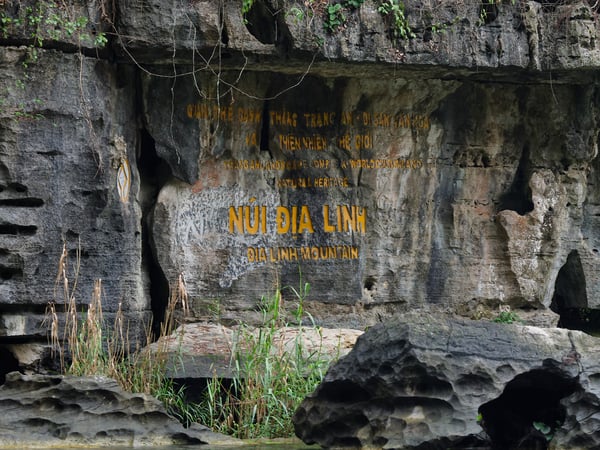 Tràng An, cliff/cave views from the boat, Ha Noi, Vietnam