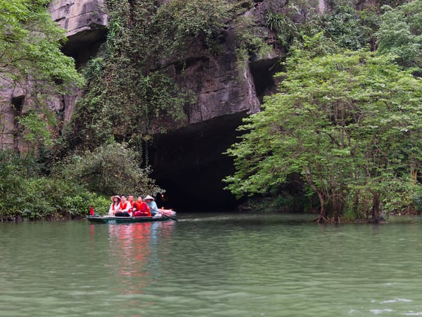 Tràng An, cliff/cave views from the boat, Ha Noi, Vietnam