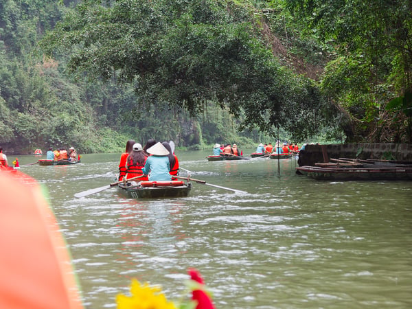 Tràng An, cliff/cave views from the boat, Ha Noi, Vietnam