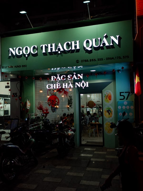 Che dessert shop storefront, Ho Chi Min City, Vietnam